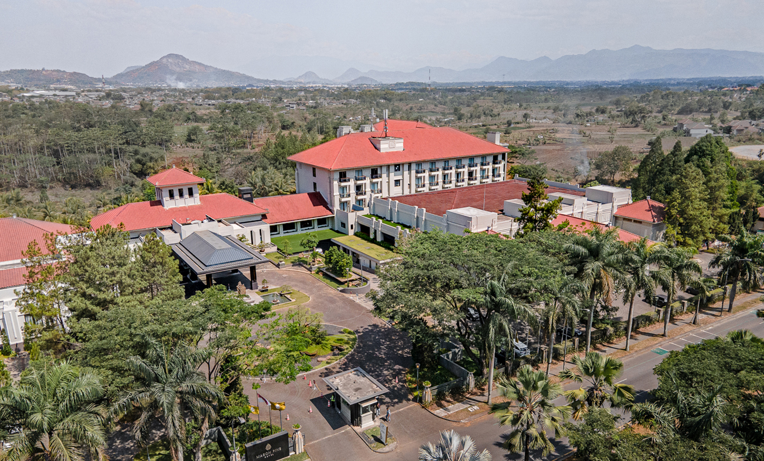 Mason Pine Hotel